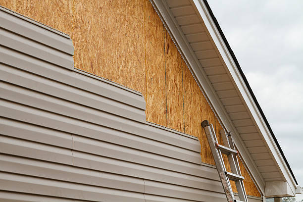 Professional Siding Contractor technician working in Canonsburg, PA